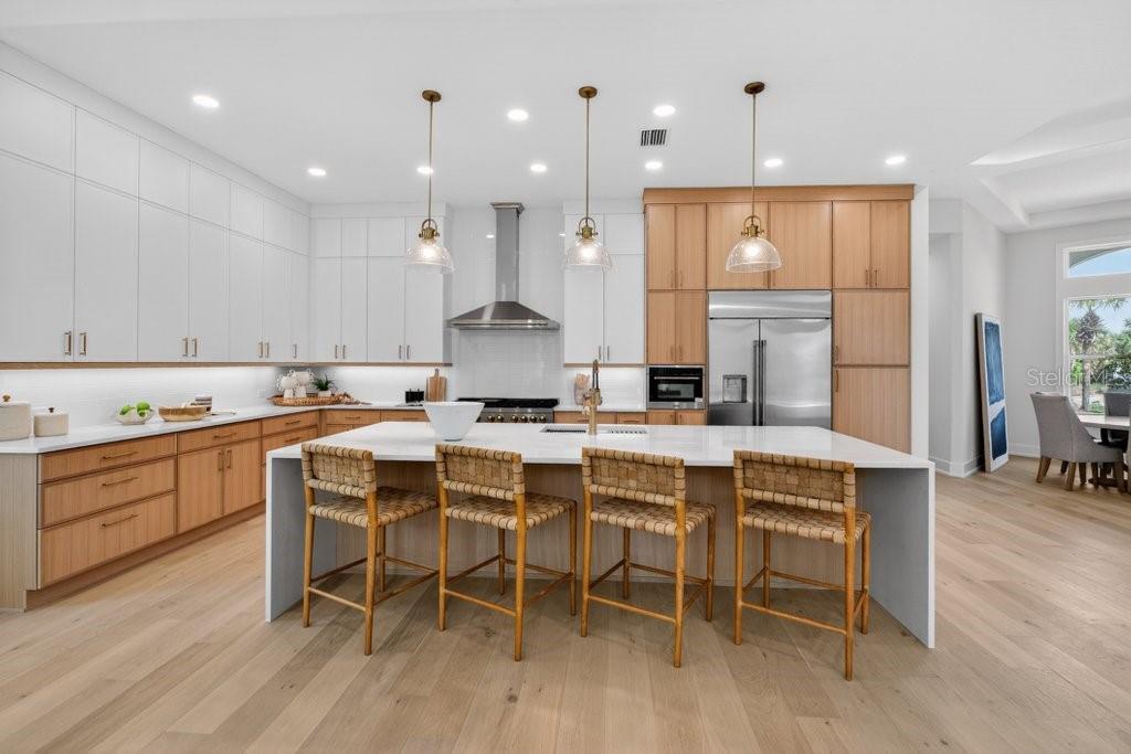 Image 13 of 94 For 6 Riviera Place