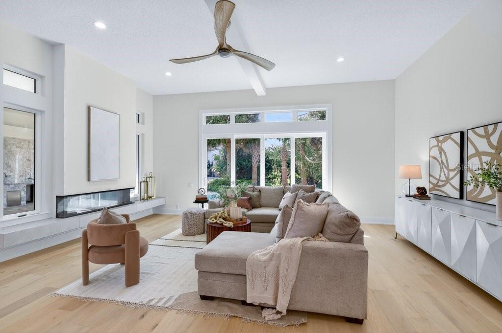 Image 17 of 94 For 6 Riviera Place