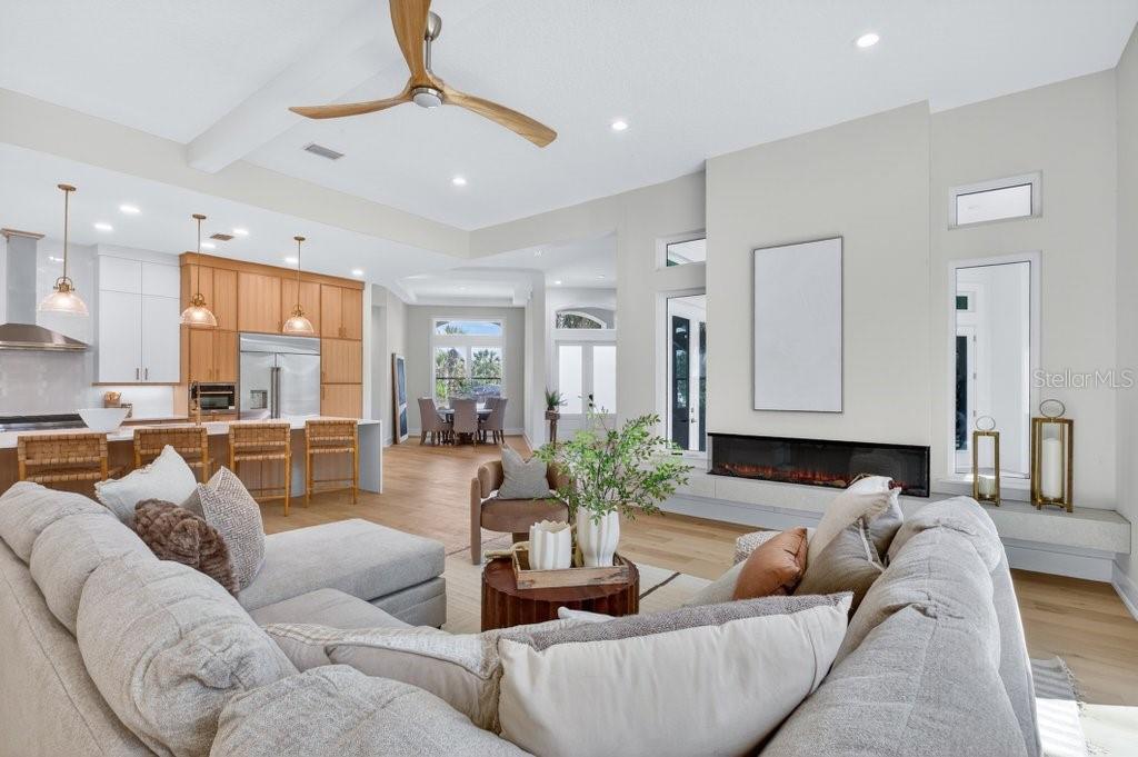 Image 18 of 94 For 6 Riviera Place