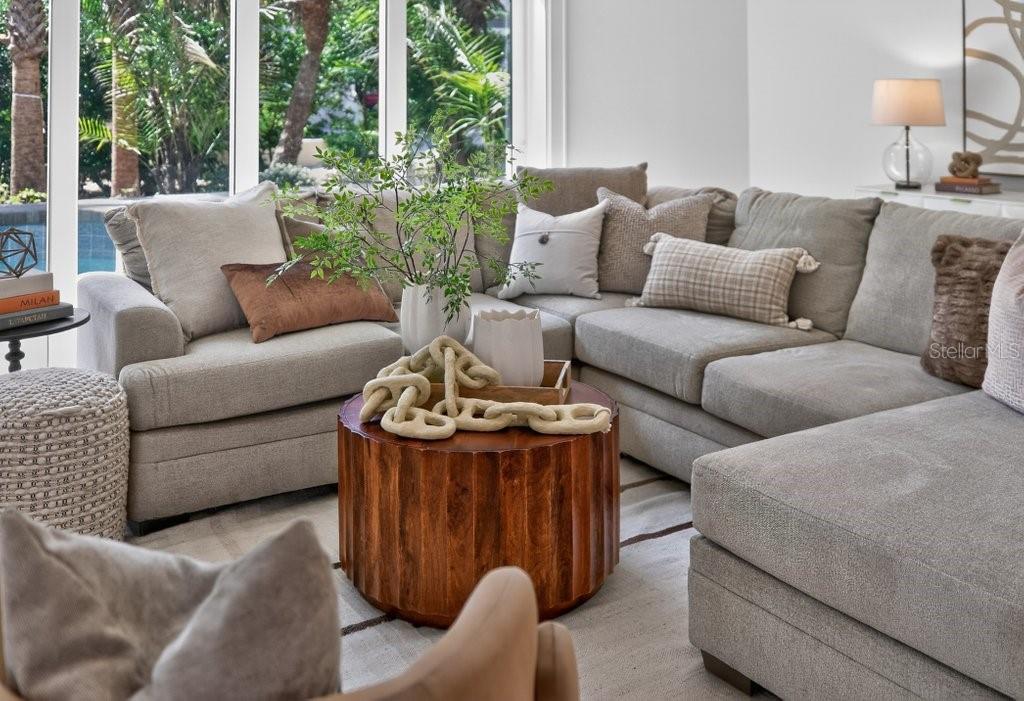 Image 20 of 94 For 6 Riviera Place