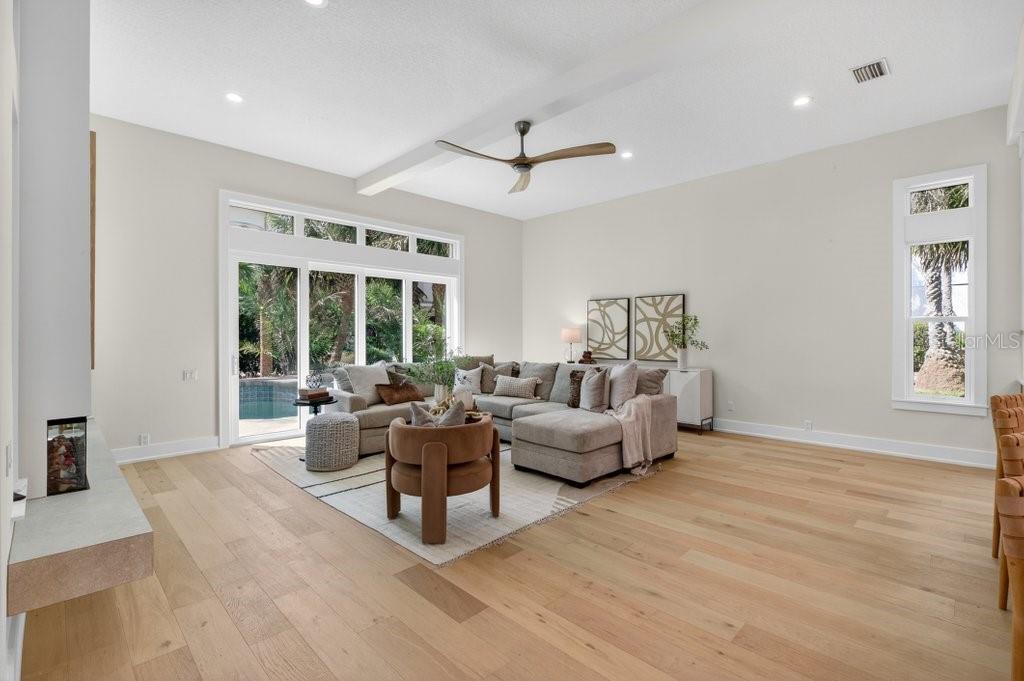 Image 22 of 94 For 6 Riviera Place