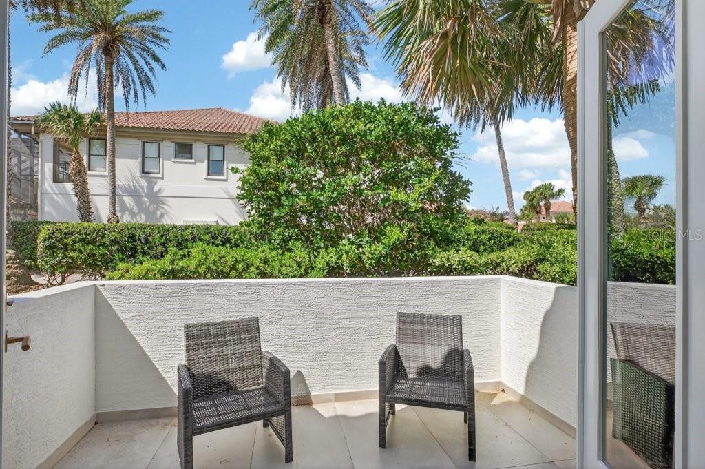 Image 26 of 94 For 6 Riviera Place