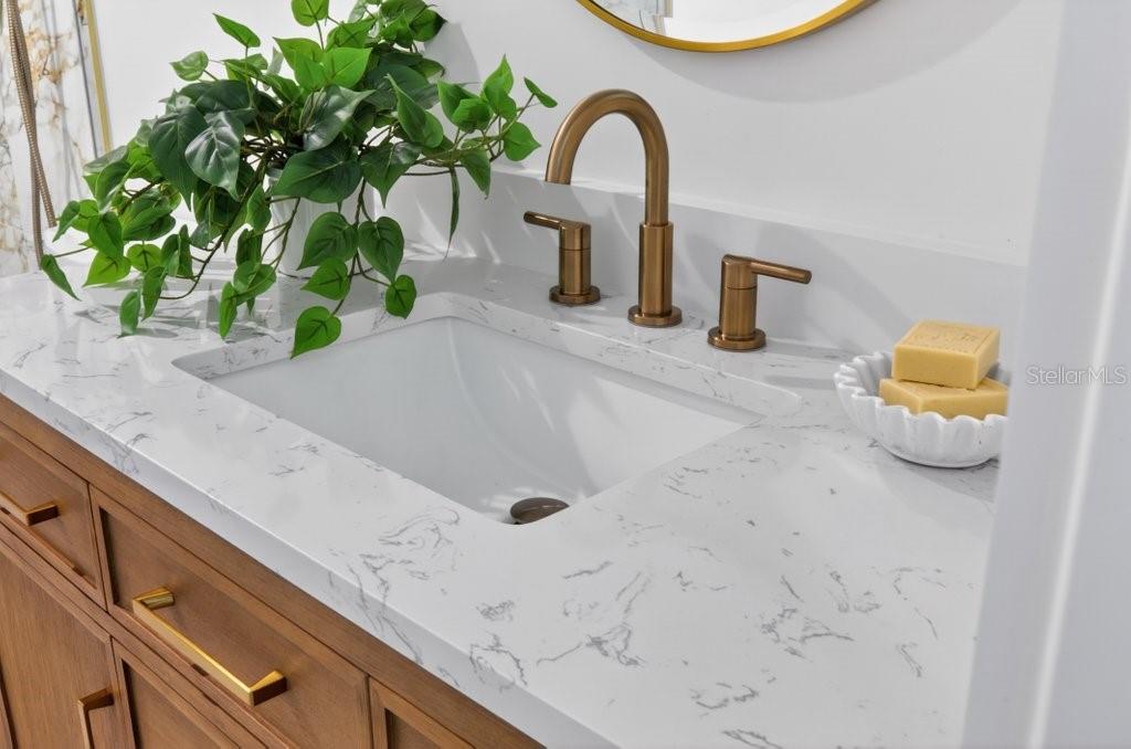 Image 28 of 94 For 6 Riviera Place