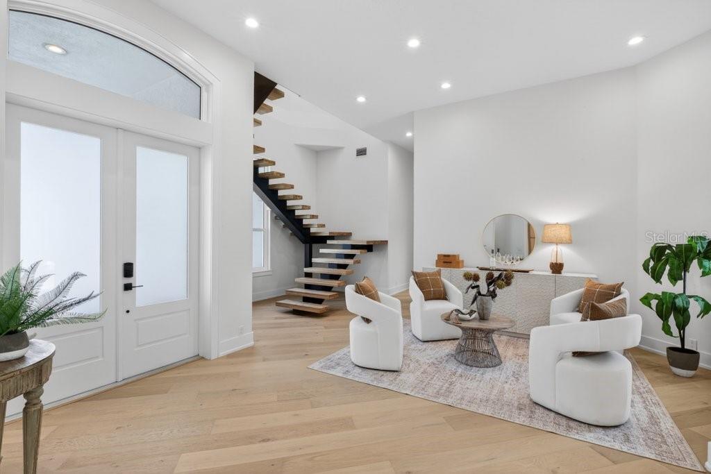 Image 3 of 94 For 6 Riviera Place