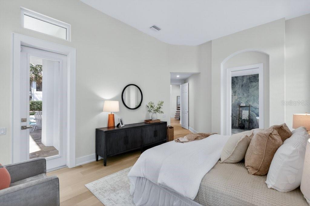 Image 33 of 94 For 6 Riviera Place