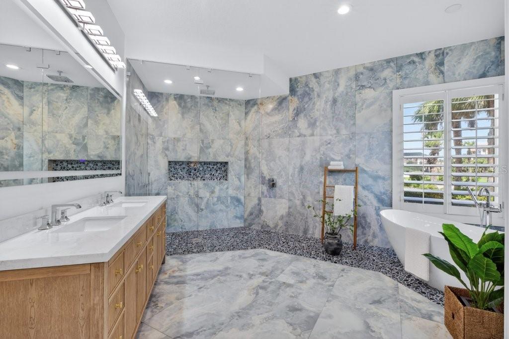 Image 35 of 94 For 6 Riviera Place