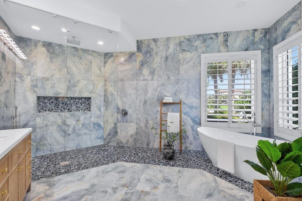 Image 36 of 94 For 6 Riviera Place