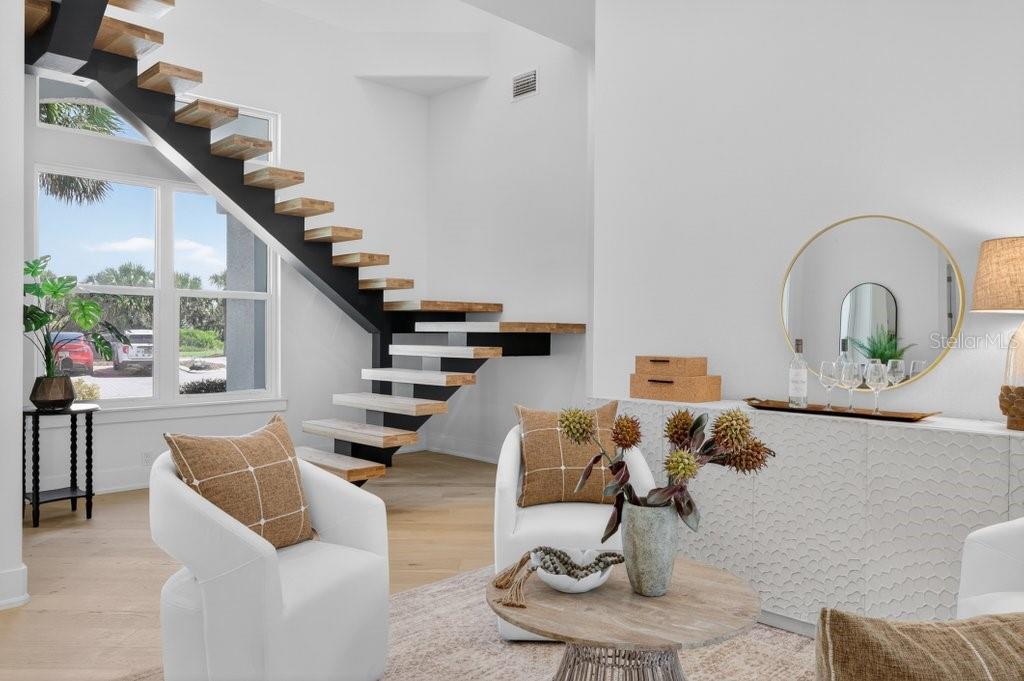 Image 4 of 94 For 6 Riviera Place