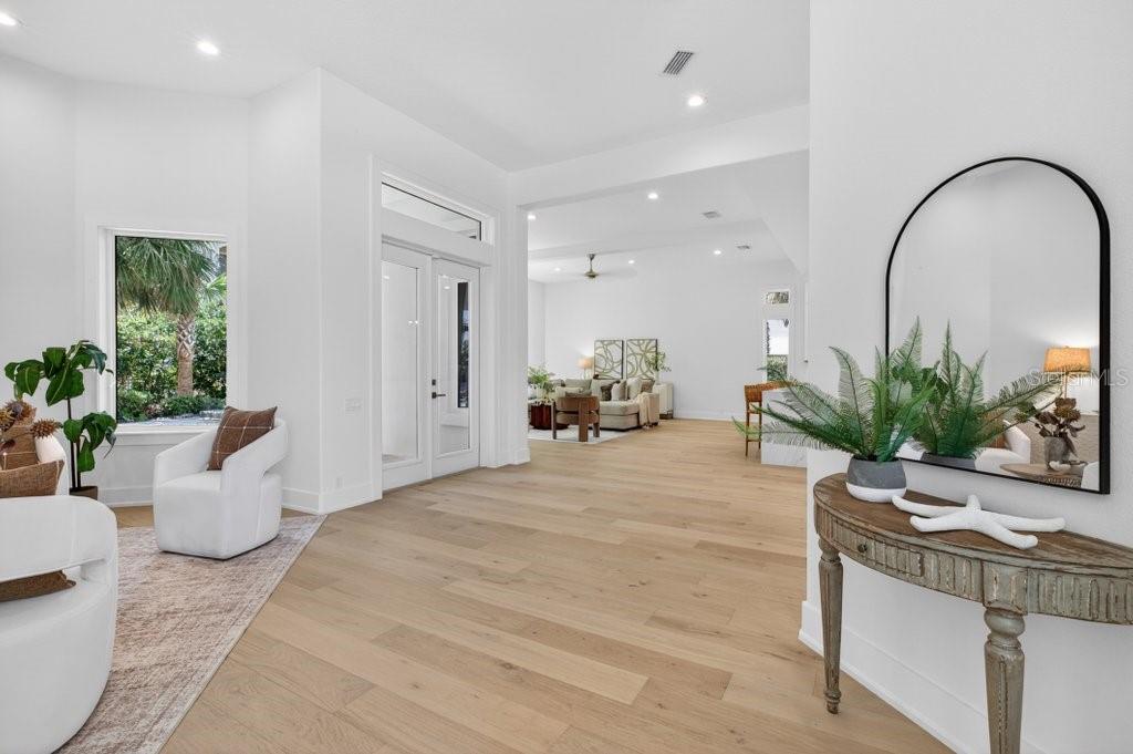 Image 5 of 94 For 6 Riviera Place