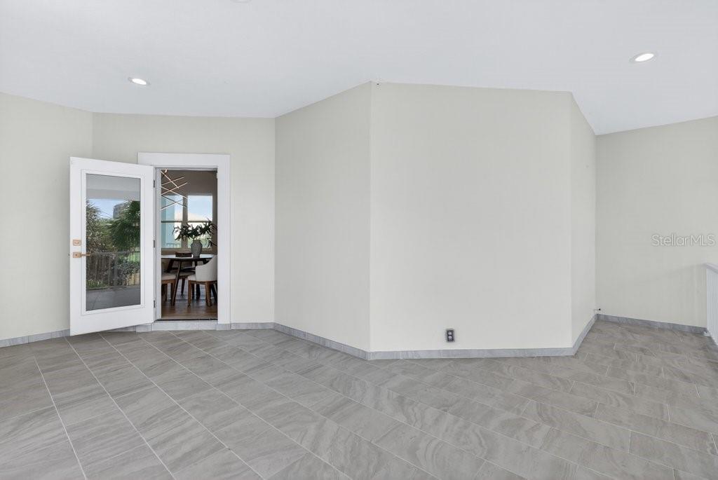 Image 58 of 94 For 6 Riviera Place