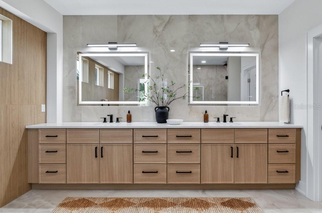 Image 66 of 94 For 6 Riviera Place