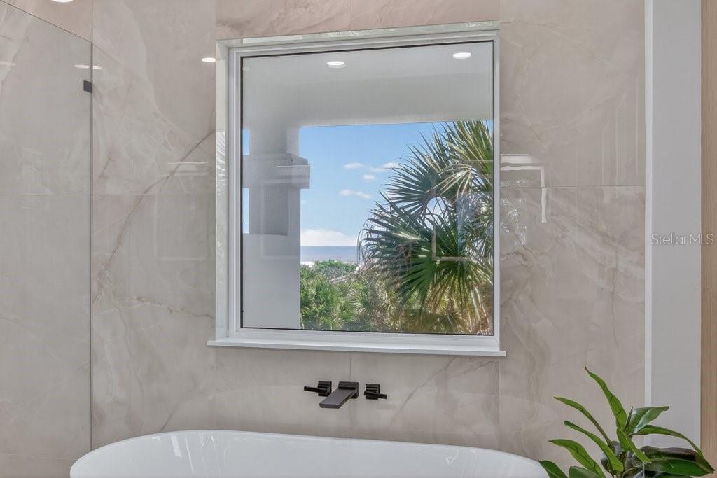 Image 67 of 94 For 6 Riviera Place