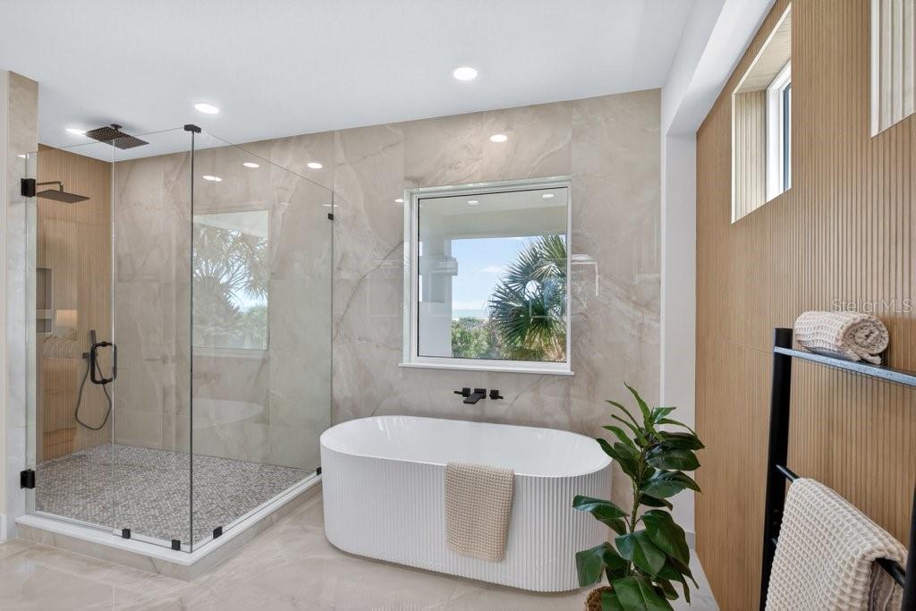 Image 68 of 94 For 6 Riviera Place