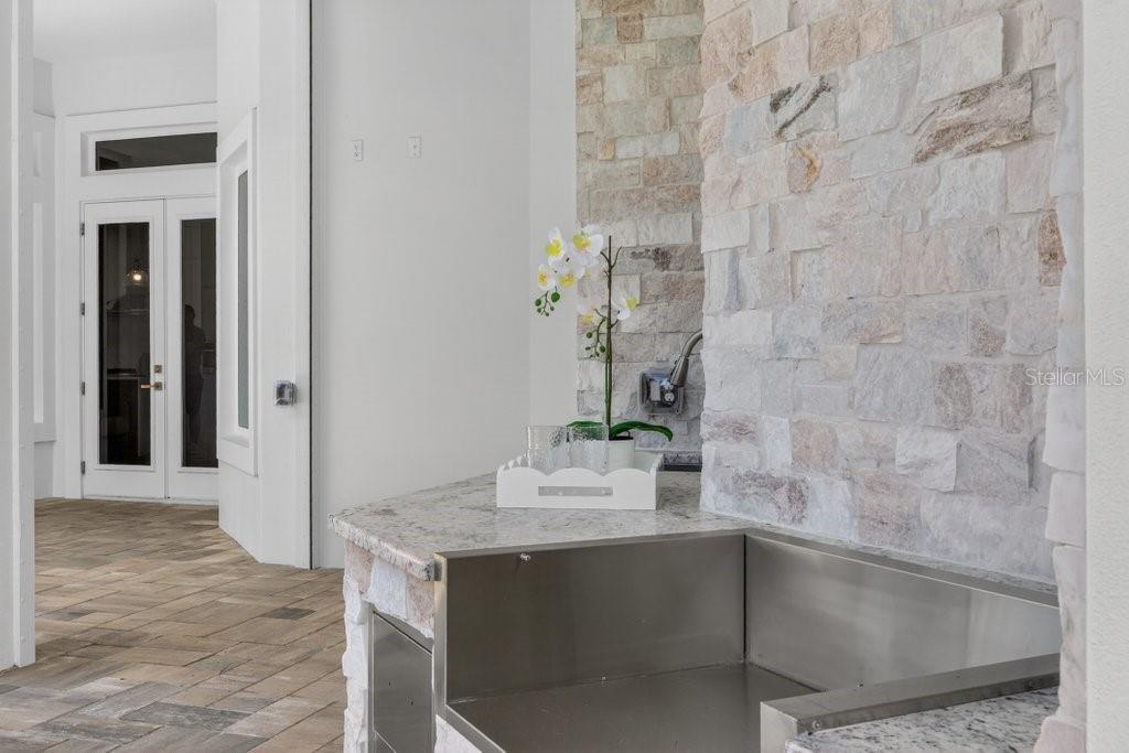 Image 78 of 94 For 6 Riviera Place