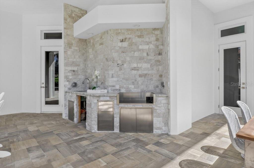 Image 79 of 94 For 6 Riviera Place