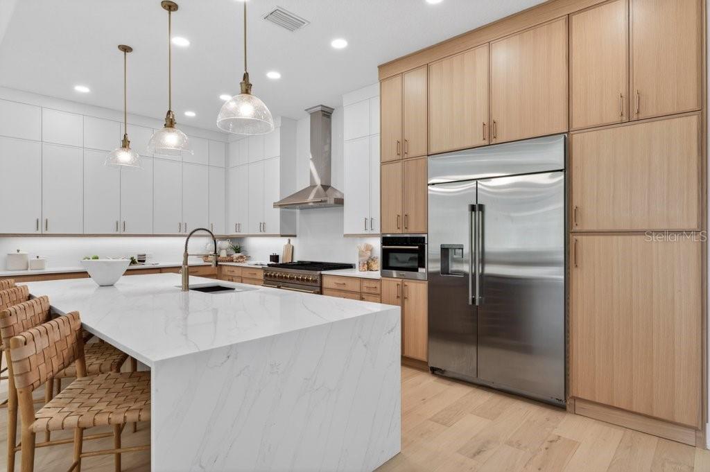 Image 8 of 94 For 6 Riviera Place