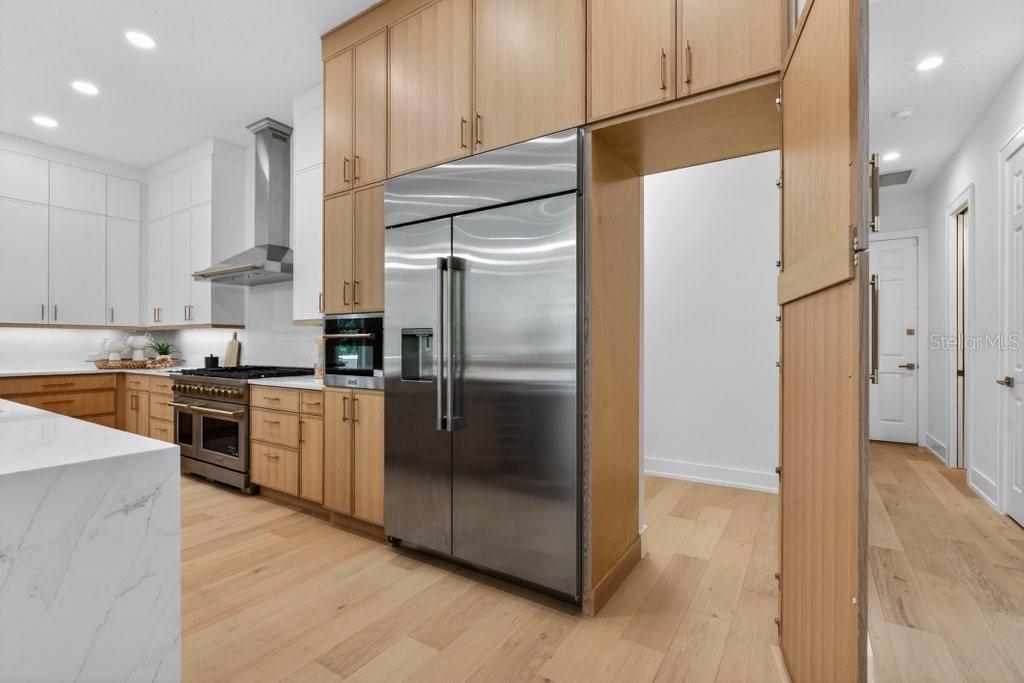 Image 9 of 94 For 6 Riviera Place