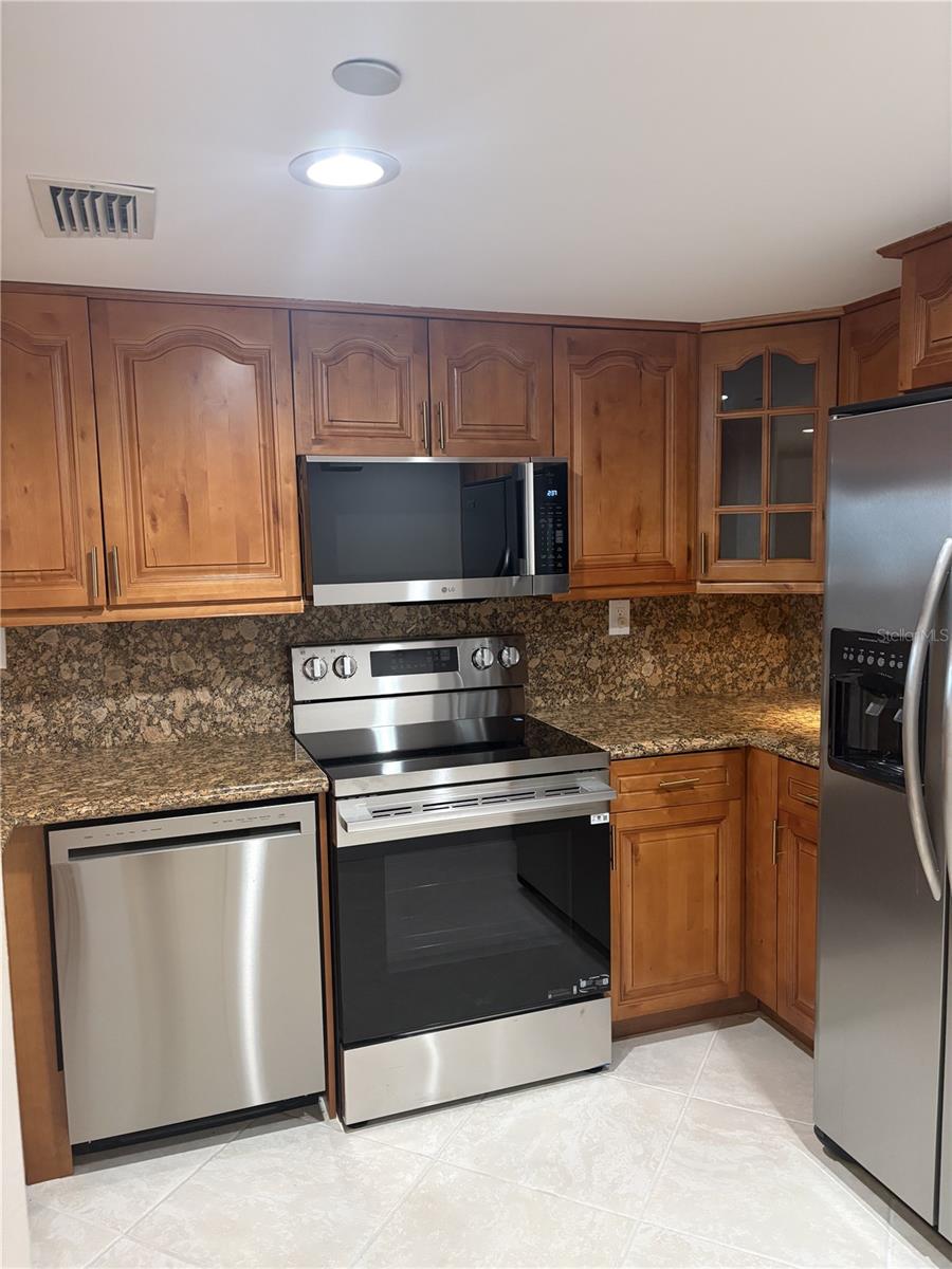 Image 10 of 32 For 511 Oak Harbour Drive 511