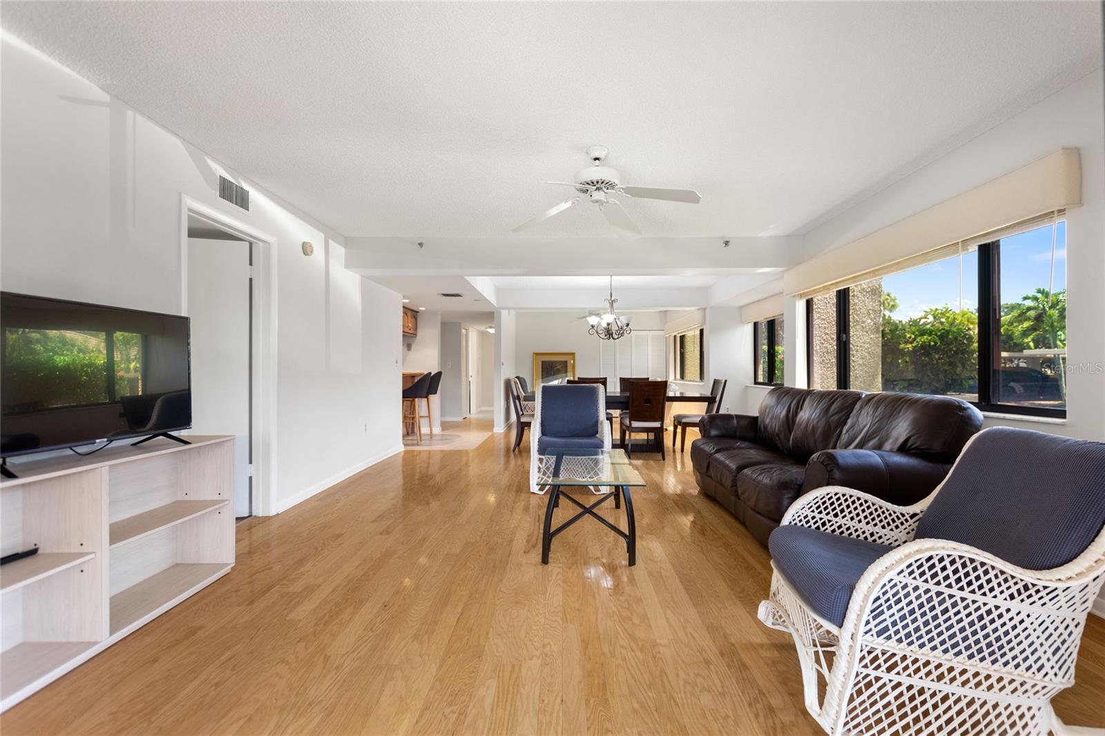 Image 19 of 32 For 511 Oak Harbour Drive 511