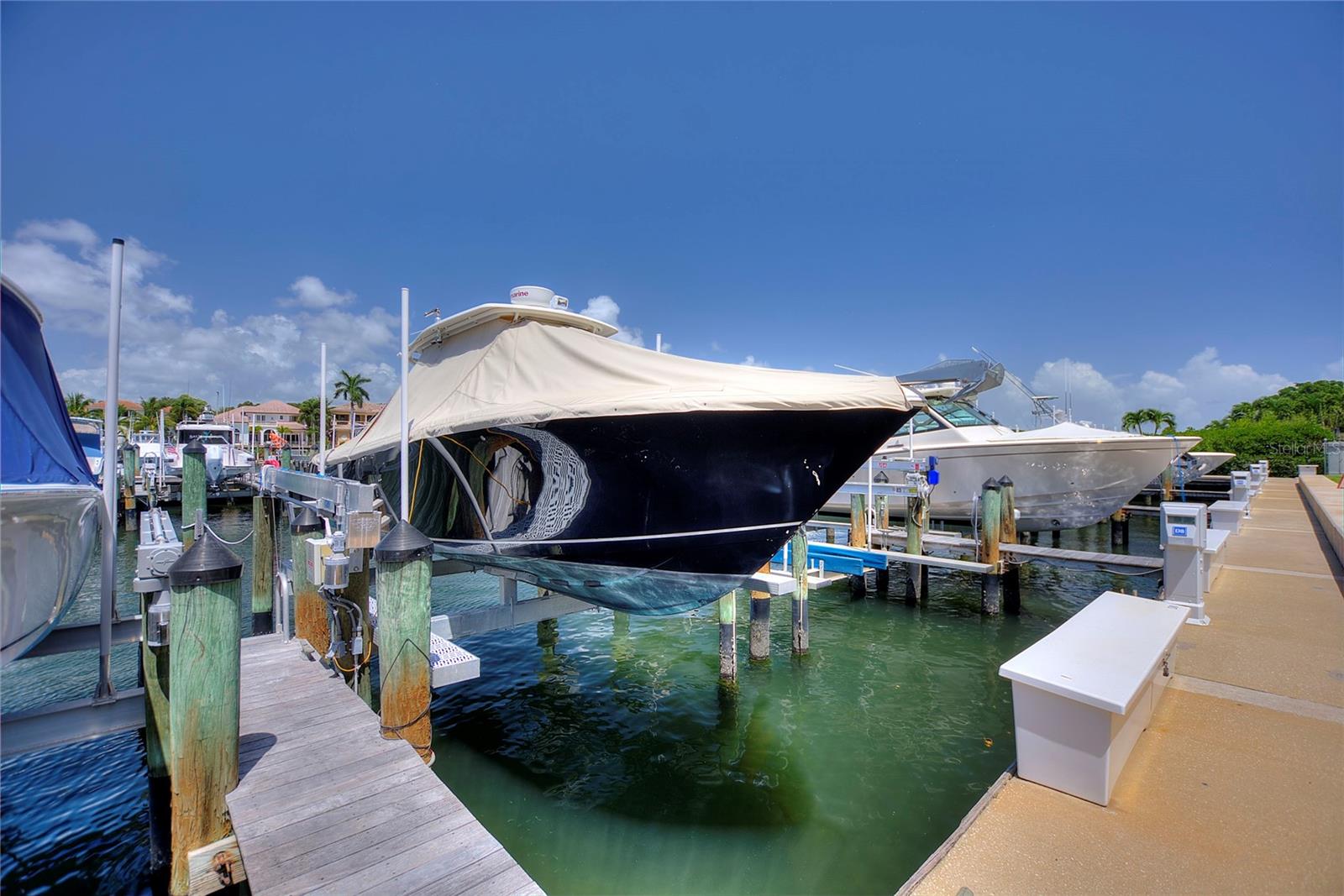 Image 2 of 32 For 511 Oak Harbour Drive 511