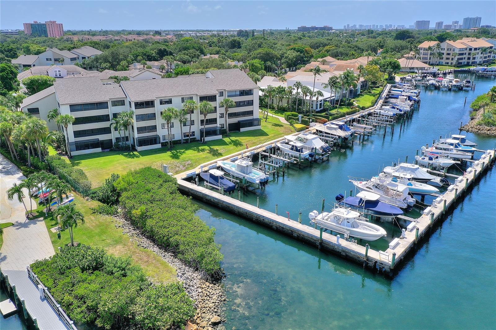 Image 25 of 32 For 511 Oak Harbour Drive 511