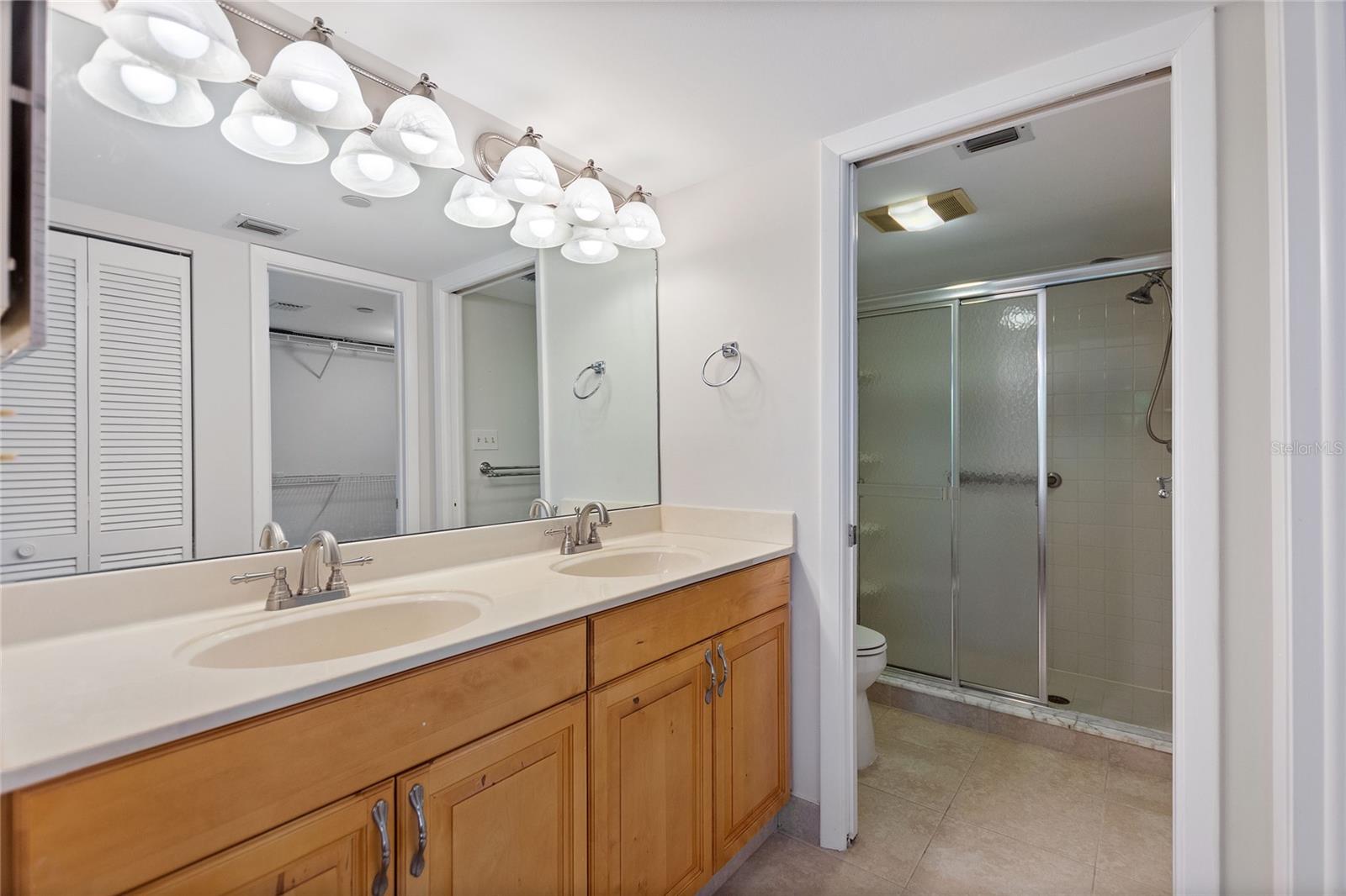 Image 28 of 32 For 511 Oak Harbour Drive 511