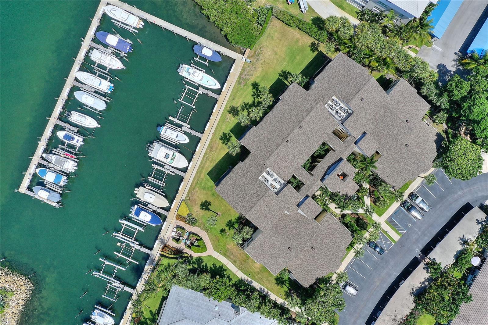 Image 4 of 32 For 511 Oak Harbour Drive 511