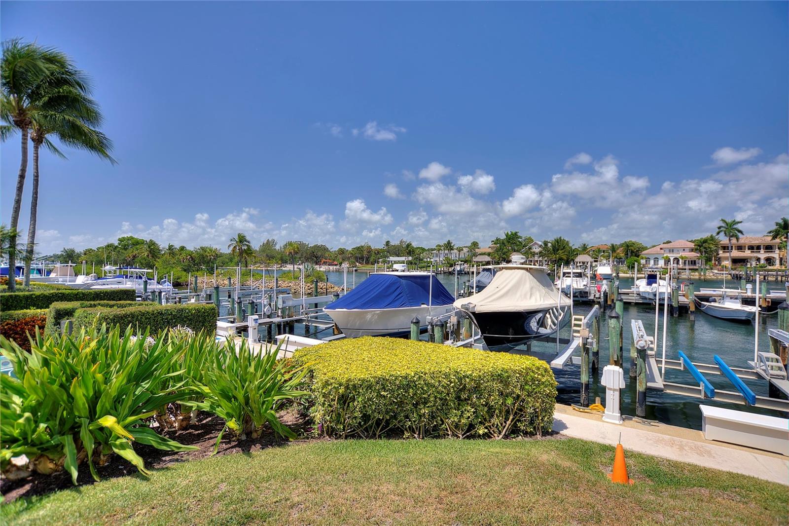 Image 8 of 32 For 511 Oak Harbour Drive 511