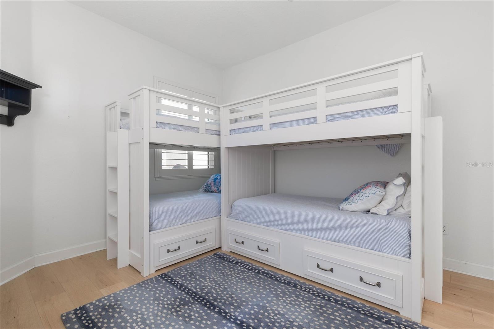 Image 32 of 70 For 400 Cinnamon Beach Way 335