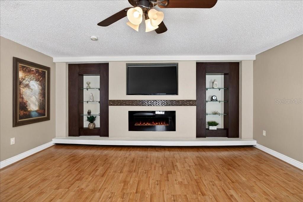 Image 20 of 67 For 33 Red Barn Drive