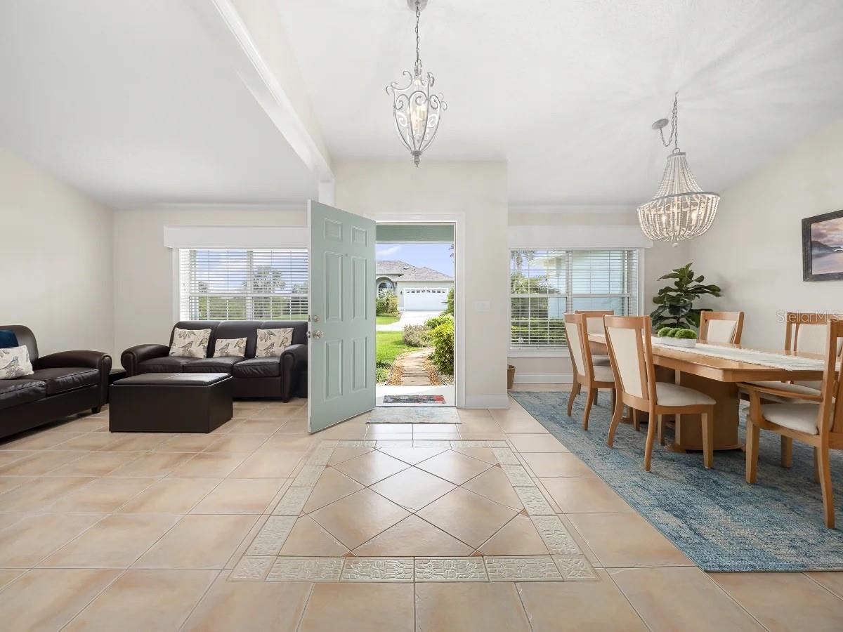 Image 11 of 37 For 19 Mahoe Drive N