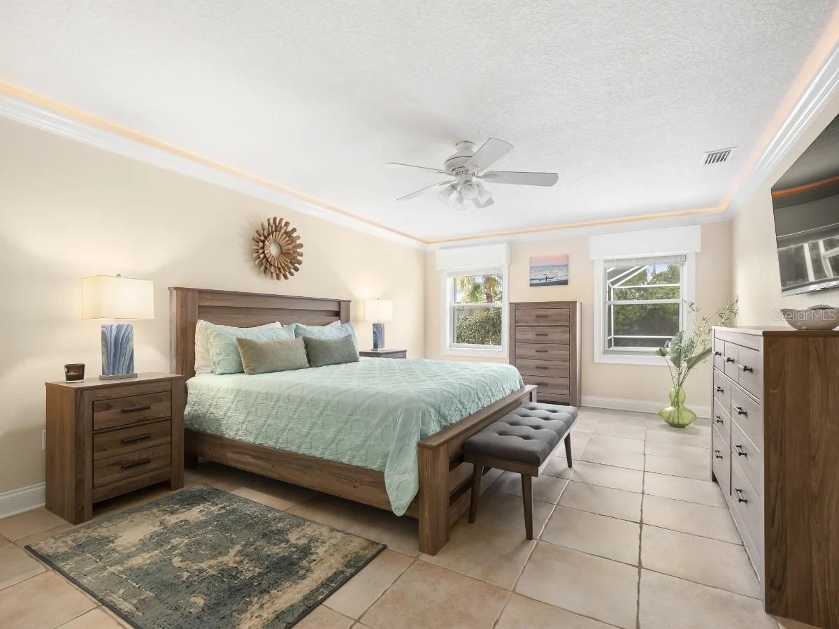 Image 12 of 37 For 19 Mahoe Drive N