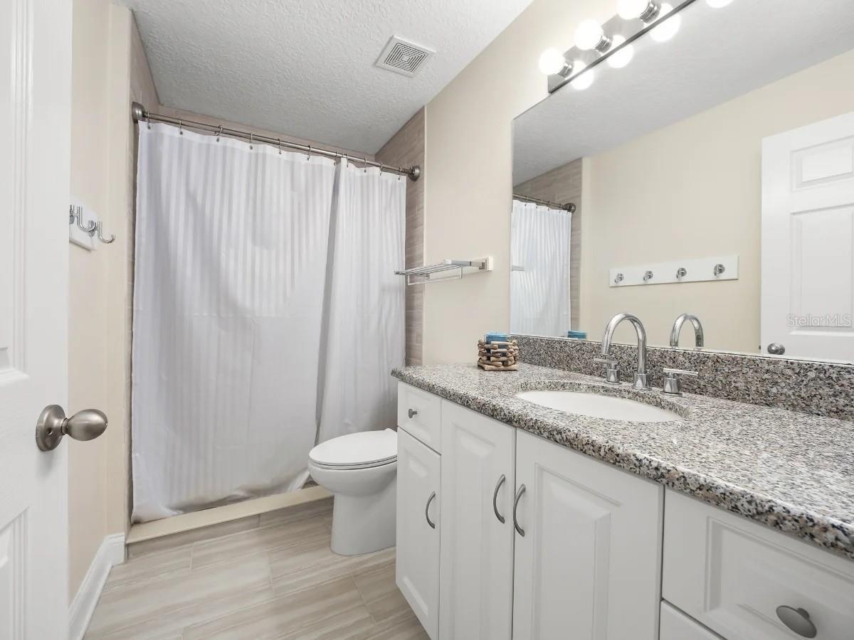 Image 17 of 37 For 19 Mahoe Drive N