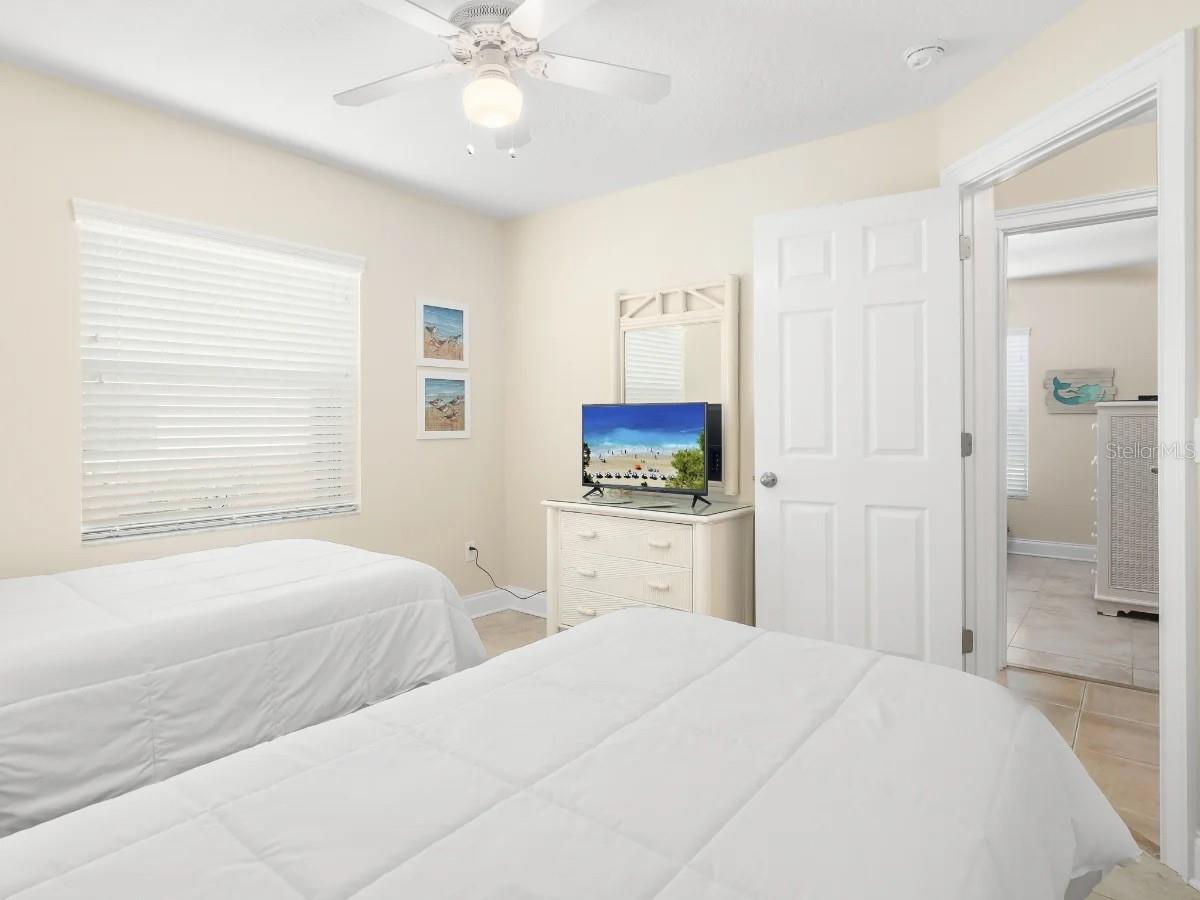 Image 20 of 37 For 19 Mahoe Drive N