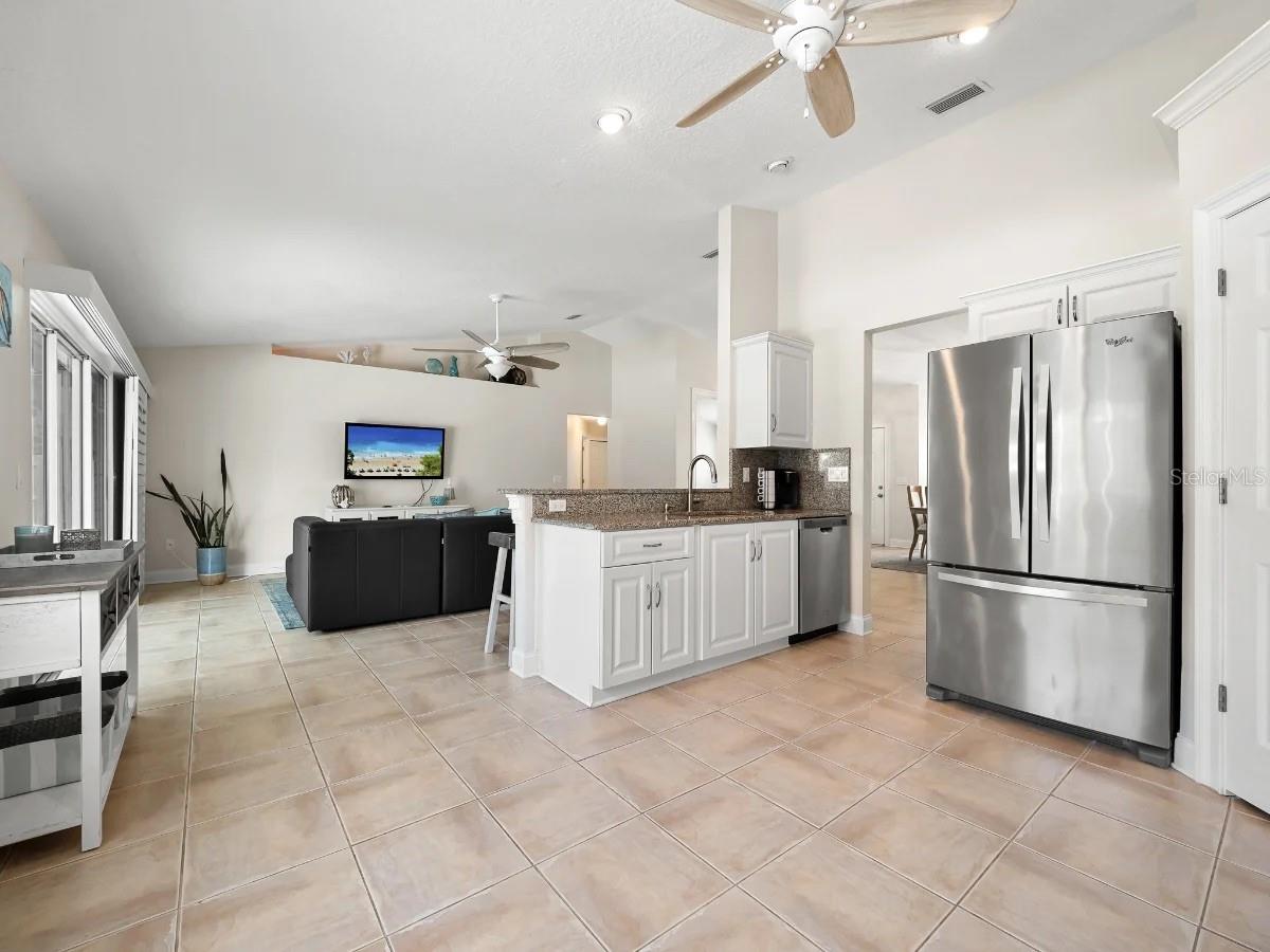 Image 6 of 37 For 19 Mahoe Drive N