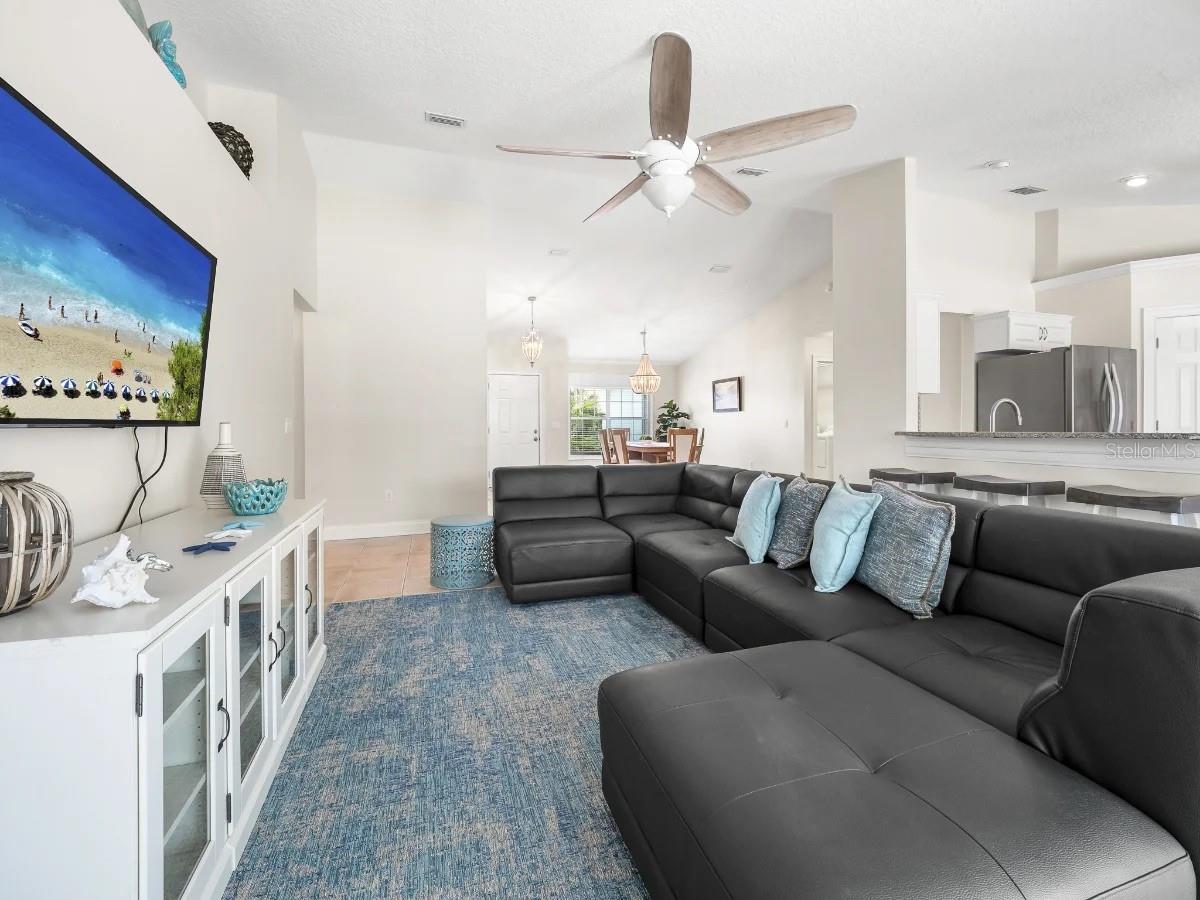 Image 7 of 37 For 19 Mahoe Drive N