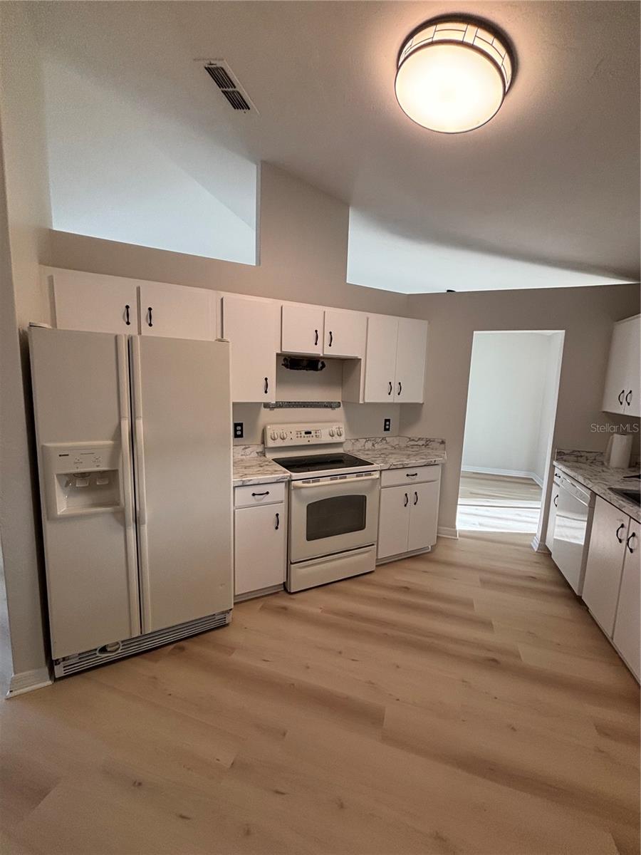 Image 11 of 21 For 91 Ryecliffe Drive