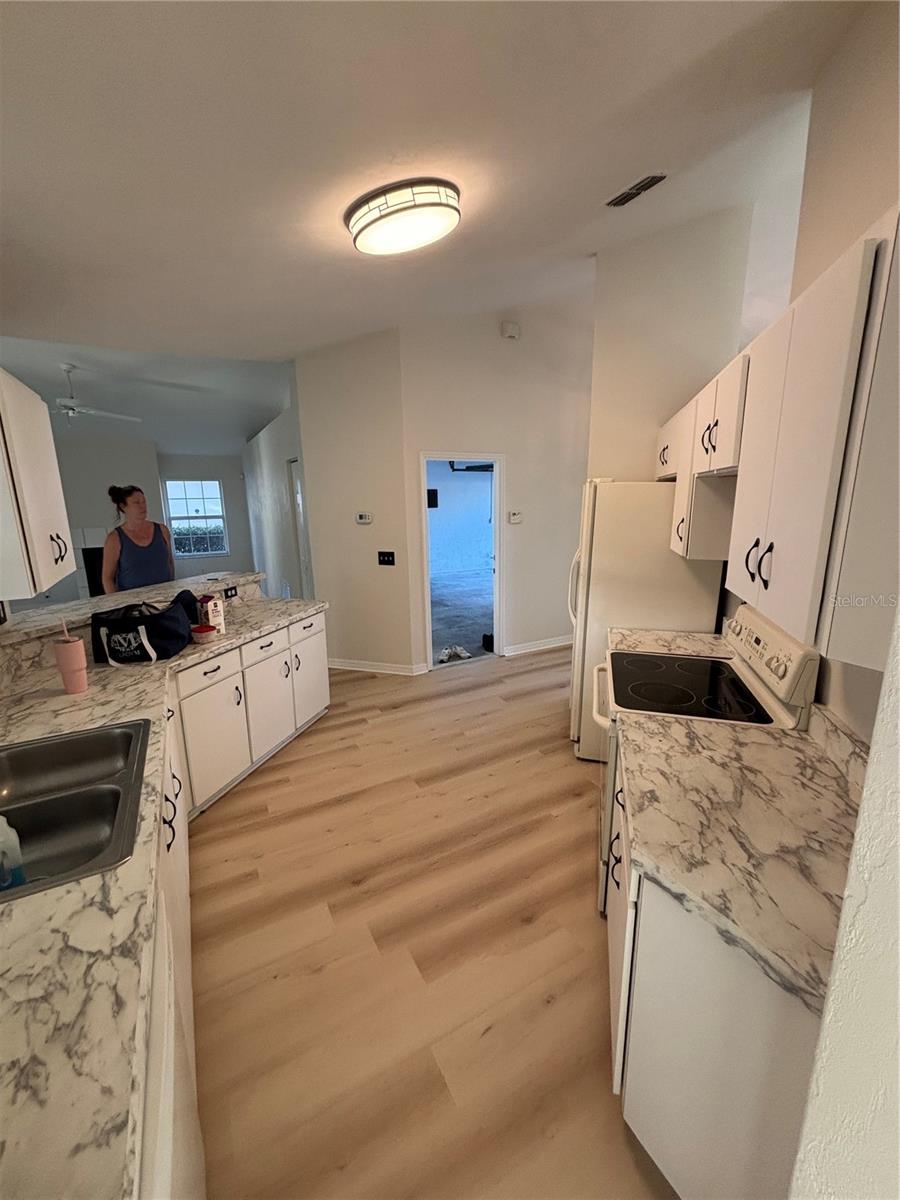 Image 12 of 21 For 91 Ryecliffe Drive