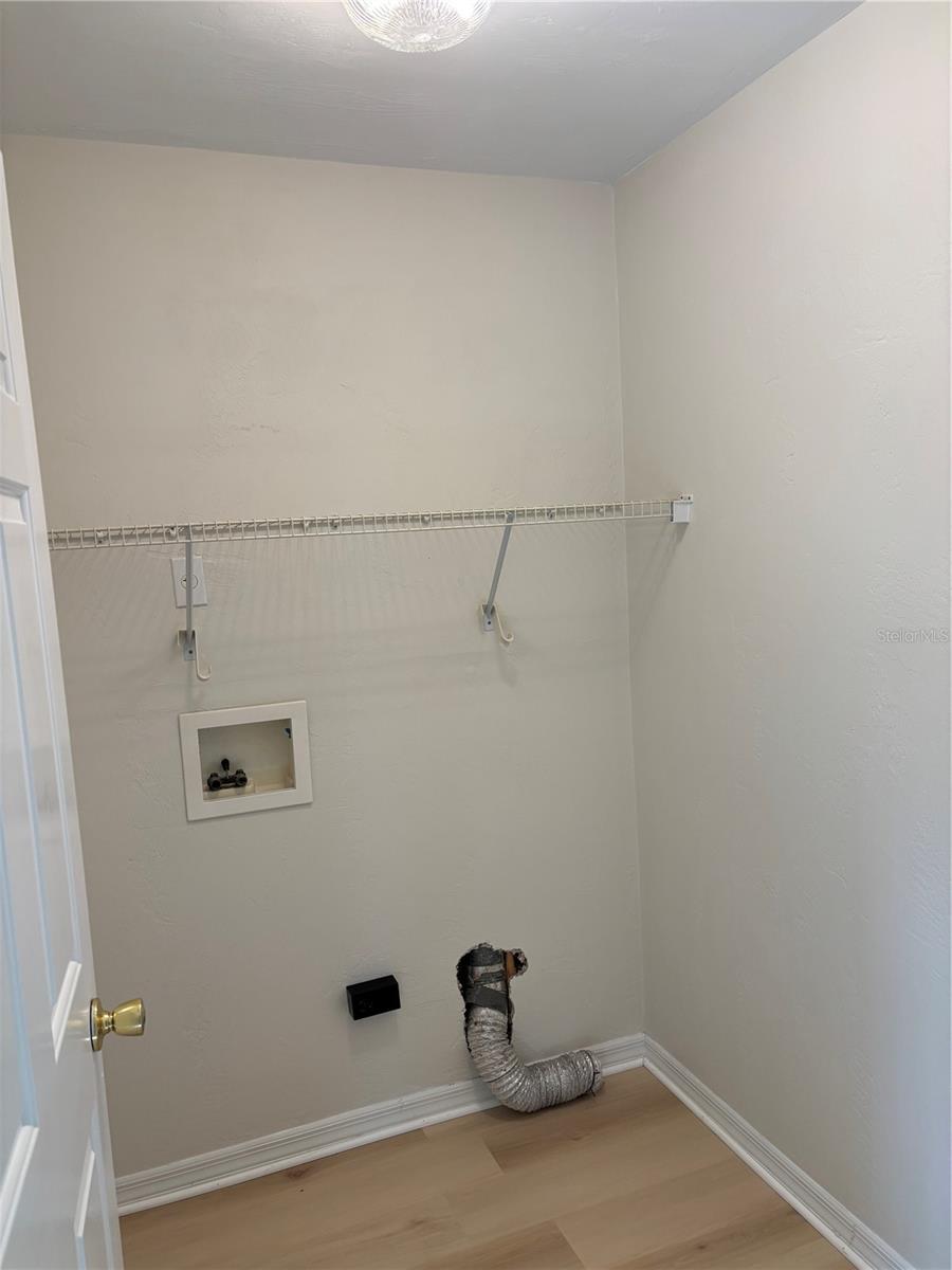 Image 13 of 21 For 91 Ryecliffe Drive