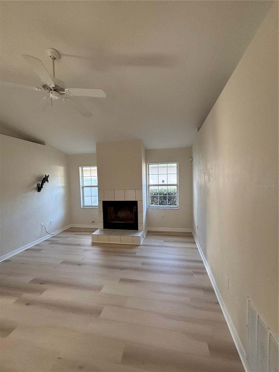 Image 9 of 21 For 91 Ryecliffe Drive