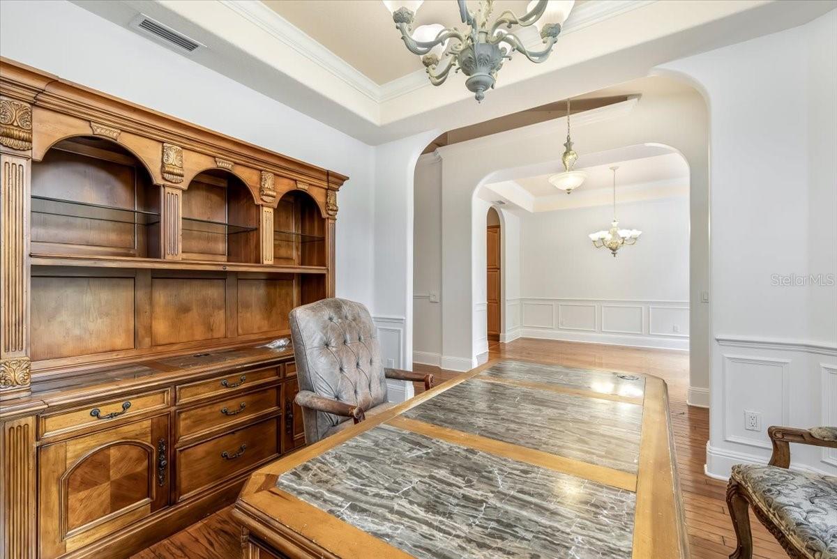 Image 10 of 49 For 104 Lindsay Drive