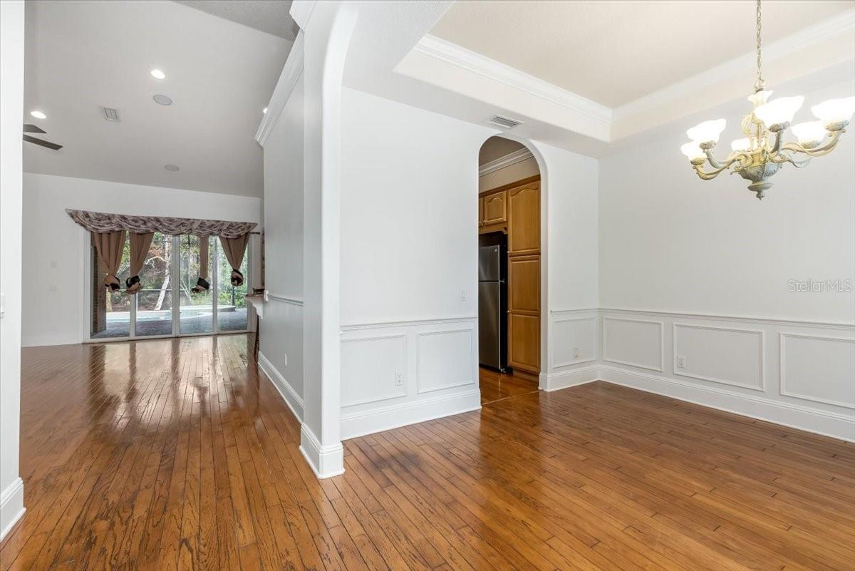 Image 11 of 49 For 104 Lindsay Drive