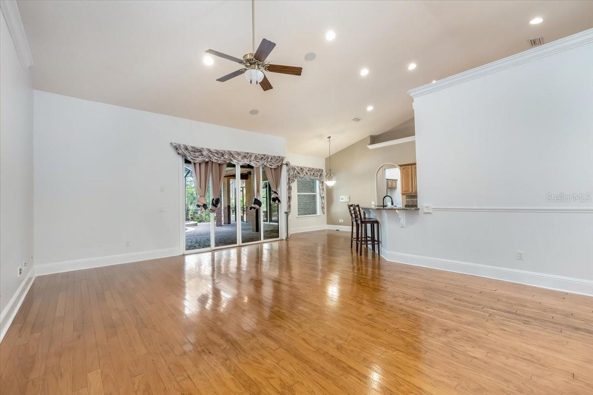 Image 13 of 49 For 104 Lindsay Drive