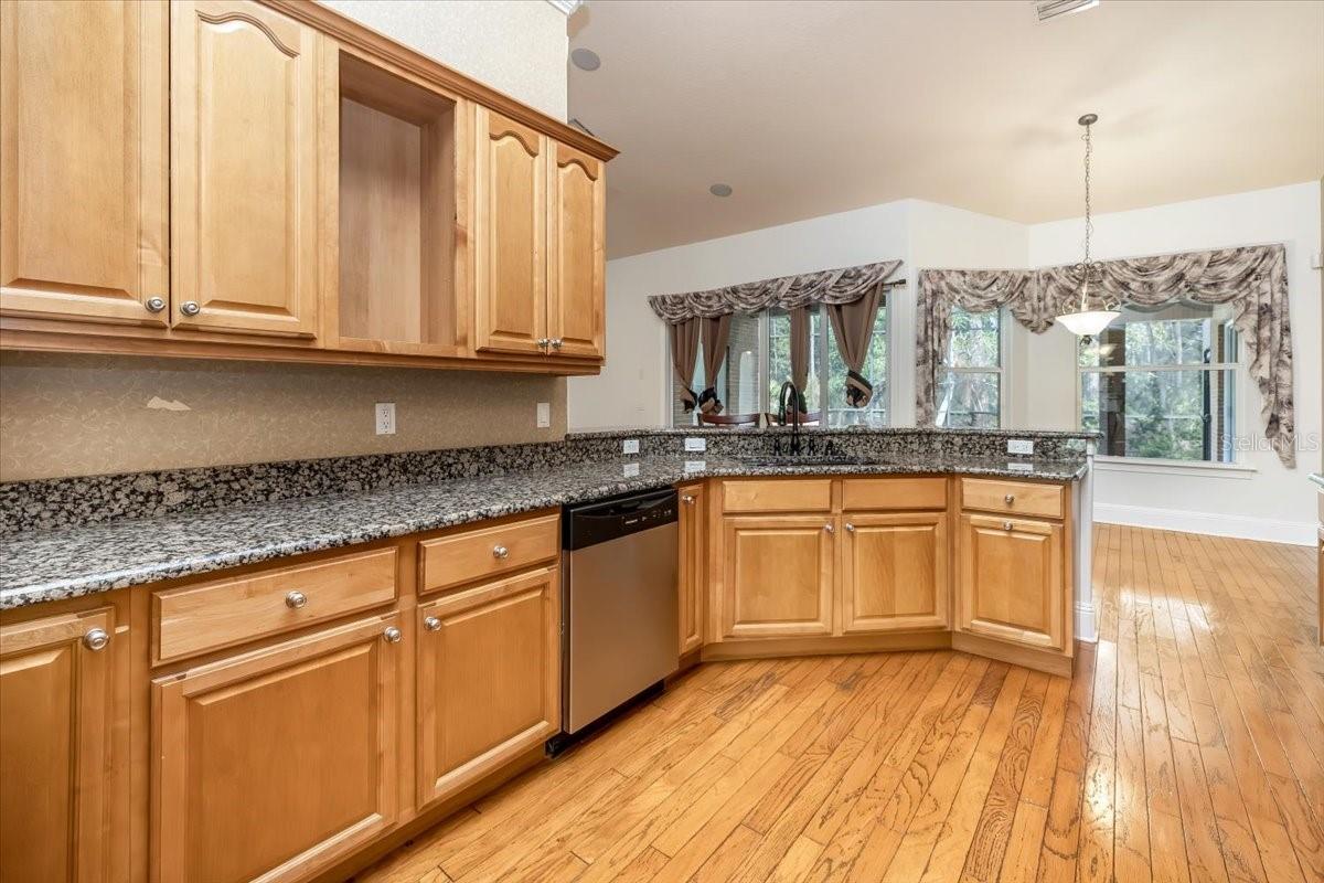 Image 18 of 49 For 104 Lindsay Drive