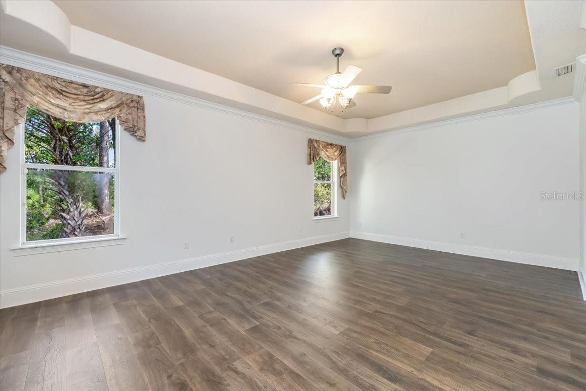 Image 20 of 49 For 104 Lindsay Drive