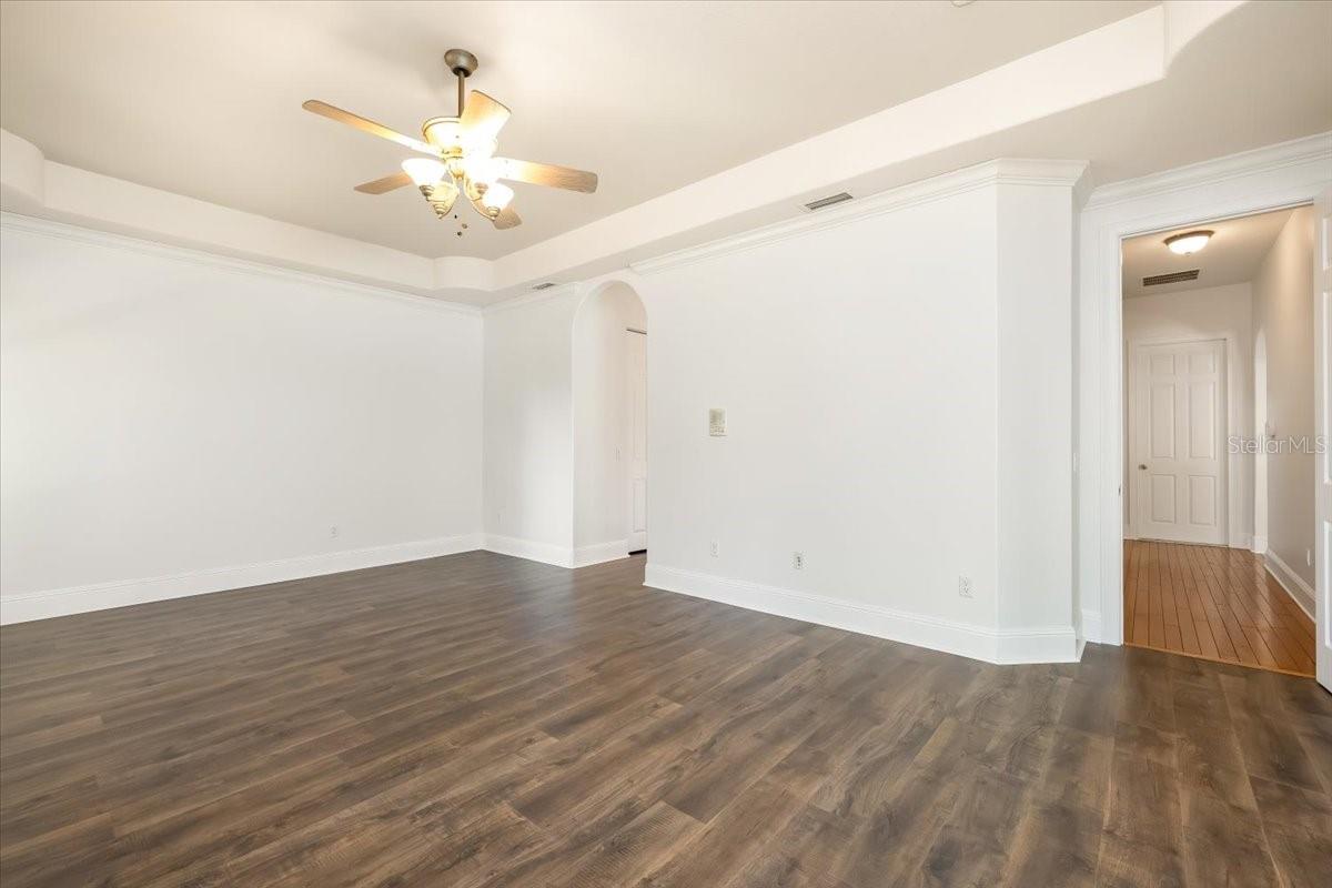 Image 21 of 49 For 104 Lindsay Drive