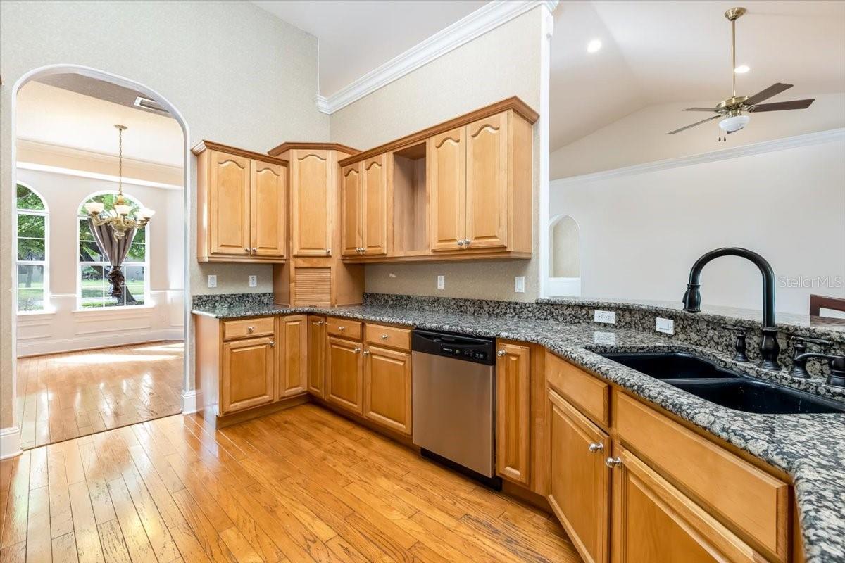 Image 3 of 49 For 104 Lindsay Drive