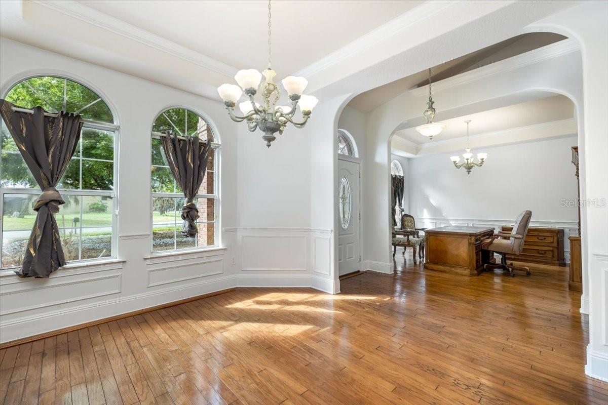 Image 8 of 49 For 104 Lindsay Drive