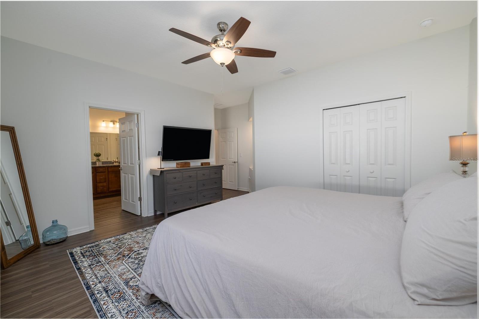 Image 17 of 40 For 18 Oakleaf Way