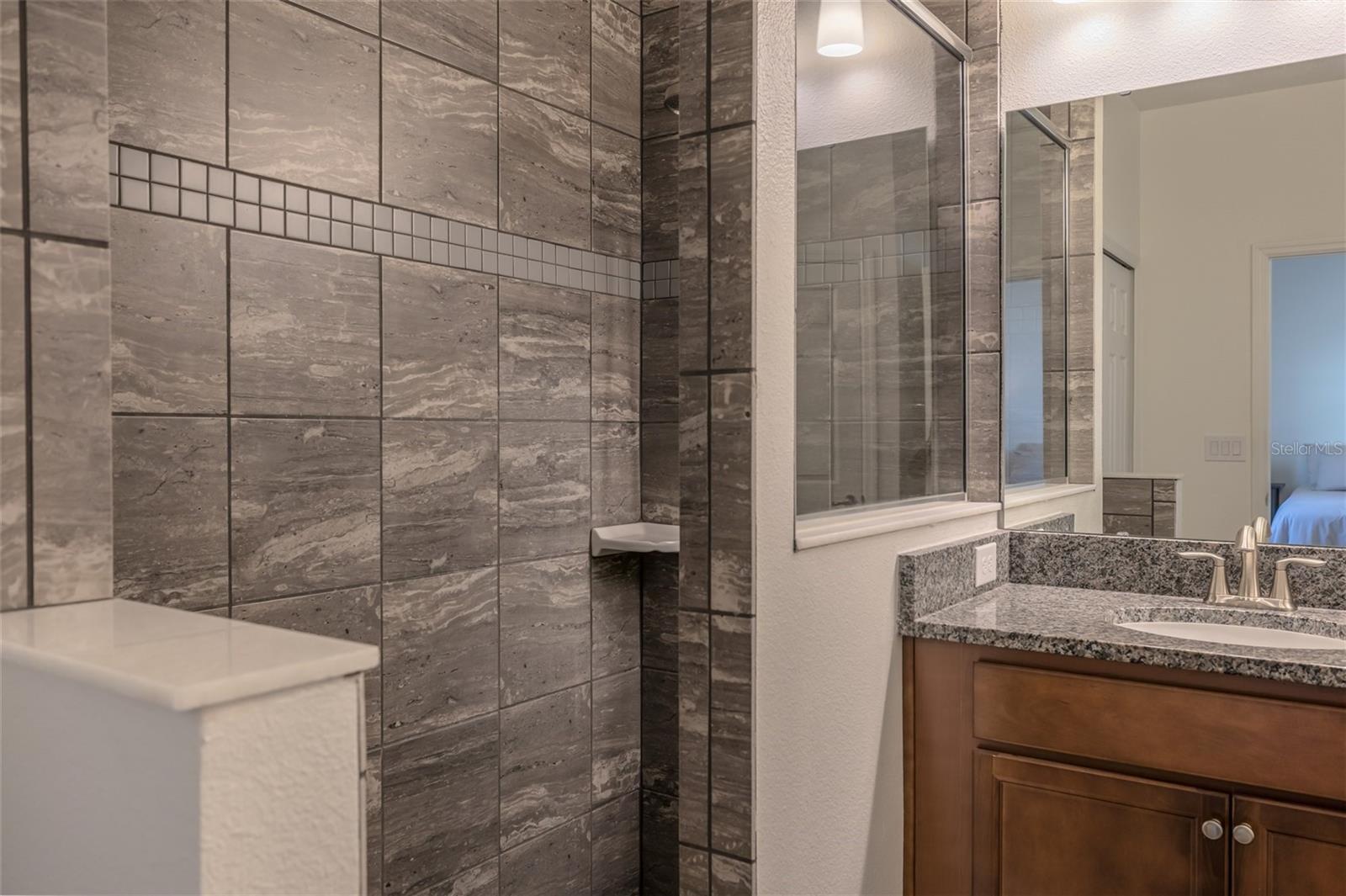 Image 19 of 40 For 18 Oakleaf Way